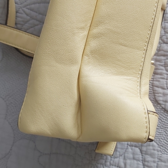 Calvin Klein butter colored shoulder bag - Picture 3 of 6